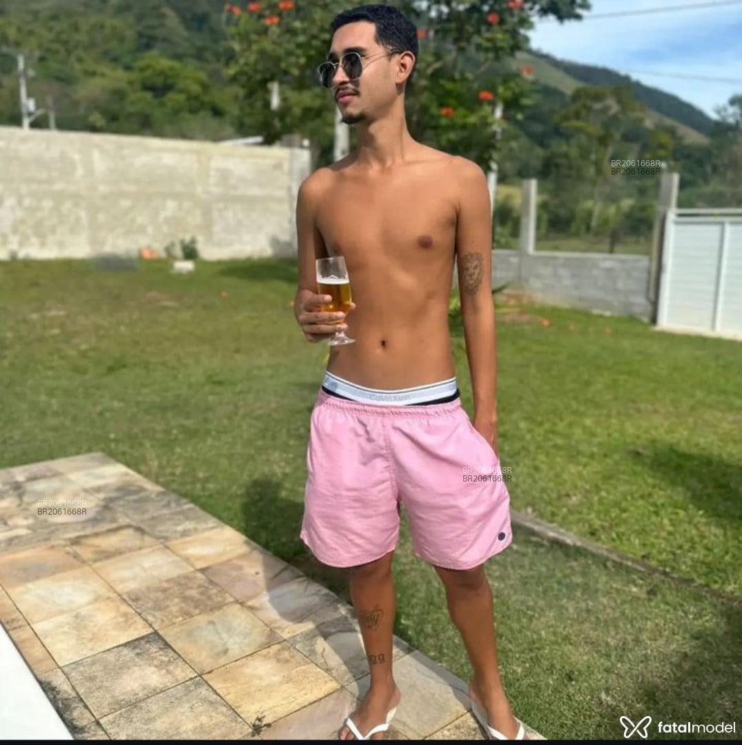 Acompanhante homem morena (o) de olhos pretos - Théo Salles Acompanhante homem morena (o) de olhos pretos - Théo Salles