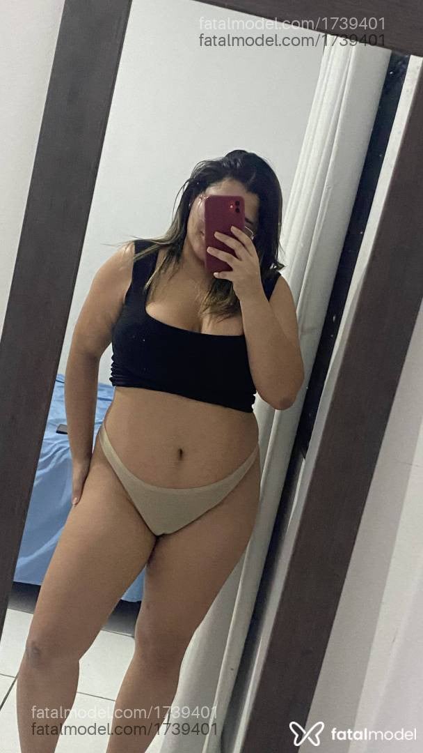 Acompanhante mulher loira (o) de olhos pretos - Luana Beatriz