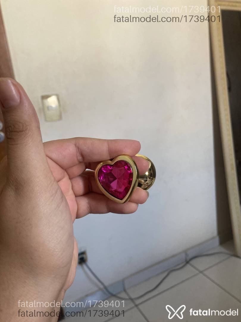 Acompanhante mulher loira (o) de olhos pretos - Luana Beatriz