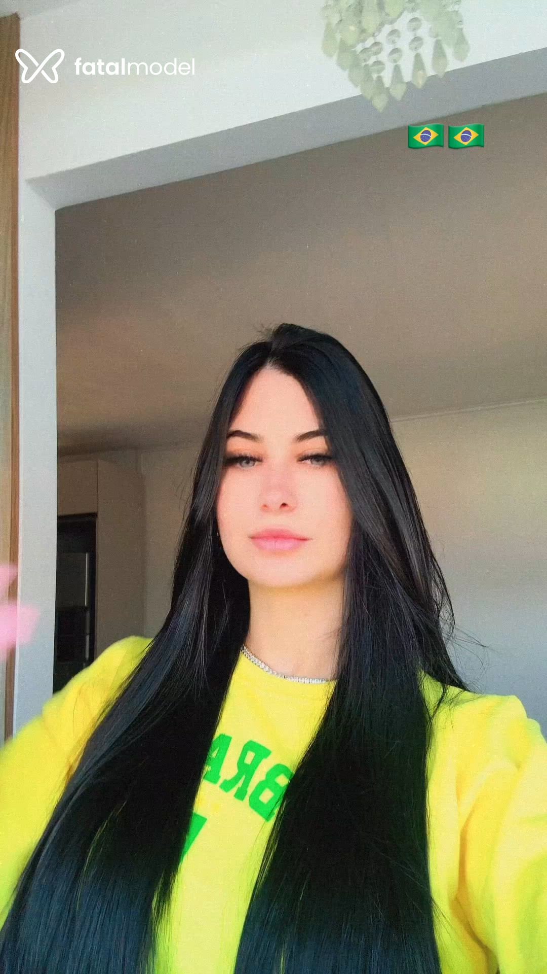Acompanhante mulher com cabelo castanho de olhos azuis em Pelotas Acompanhante mulher com cabelo castanho de olhos azuis em Pelotas - Carol