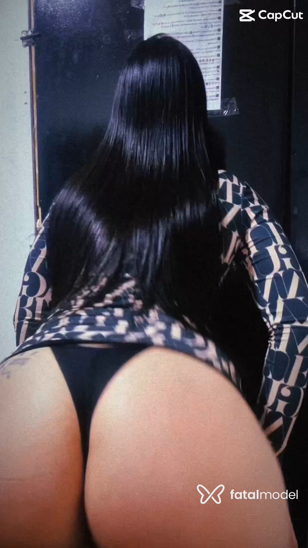 Acompanhante mulher com cabelo castanho de olhos azuis - Carol