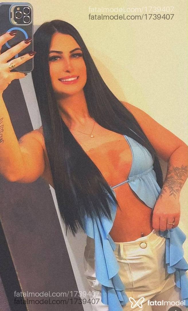 Acompanhante mulher com cabelo castanho de olhos azuis - Carol