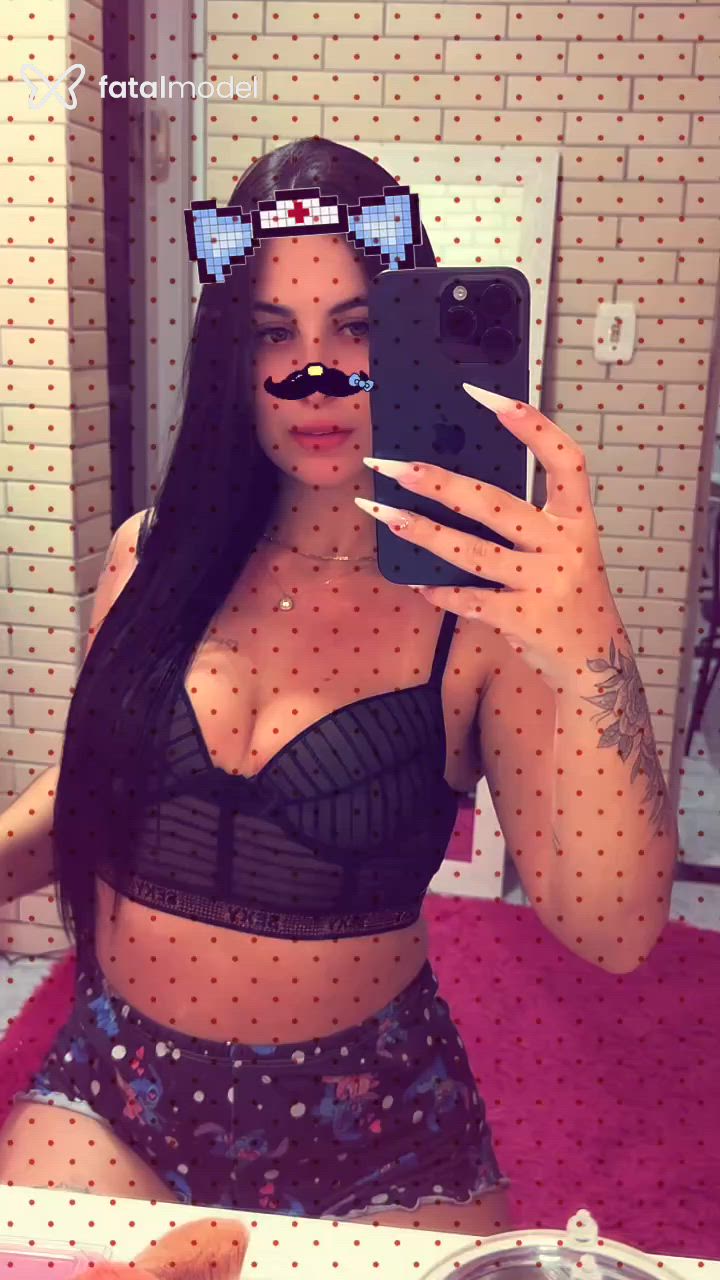 Acompanhante mulher com cabelo castanho de olhos azuis em Pelotas Acompanhante mulher com cabelo castanho de olhos azuis em Pelotas - Carol