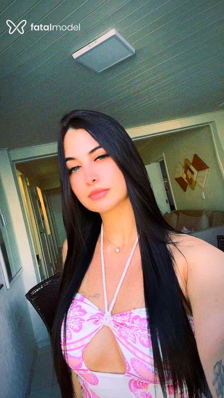 Acompanhante mulher com cabelo castanho de olhos azuis em Pelotas Acompanhante mulher com cabelo castanho de olhos azuis em Pelotas - Carol