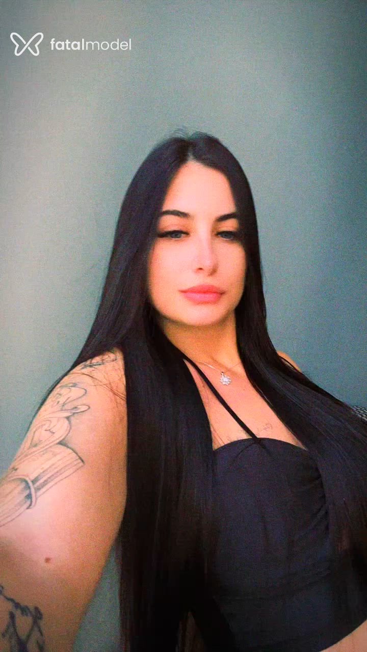 Acompanhante mulher com cabelo castanho de olhos azuis em Pelotas Acompanhante mulher com cabelo castanho de olhos azuis em Pelotas - Carol