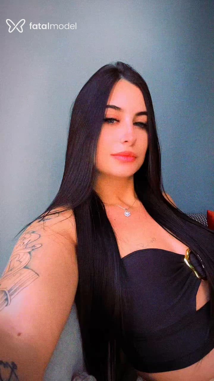 Acompanhante mulher com cabelo castanho de olhos azuis em Pelotas Acompanhante mulher com cabelo castanho de olhos azuis em Pelotas - Carol