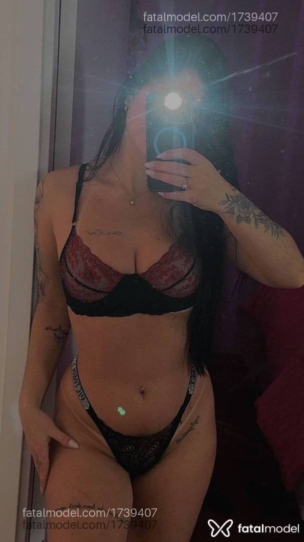 Acompanhante mulher com cabelo castanho de olhos azuis - Carol
