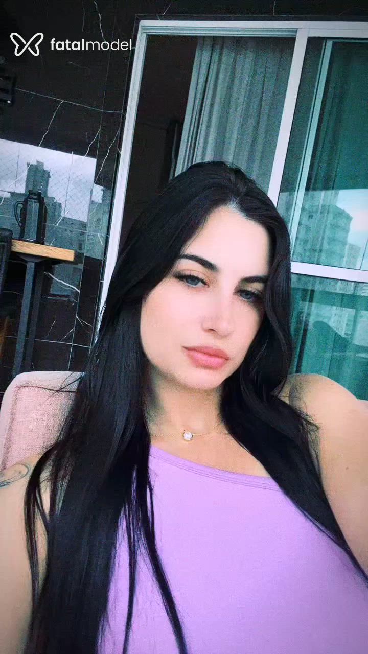 Acompanhante mulher com cabelo castanho de olhos azuis em Pelotas Acompanhante mulher com cabelo castanho de olhos azuis em Pelotas - Carol
