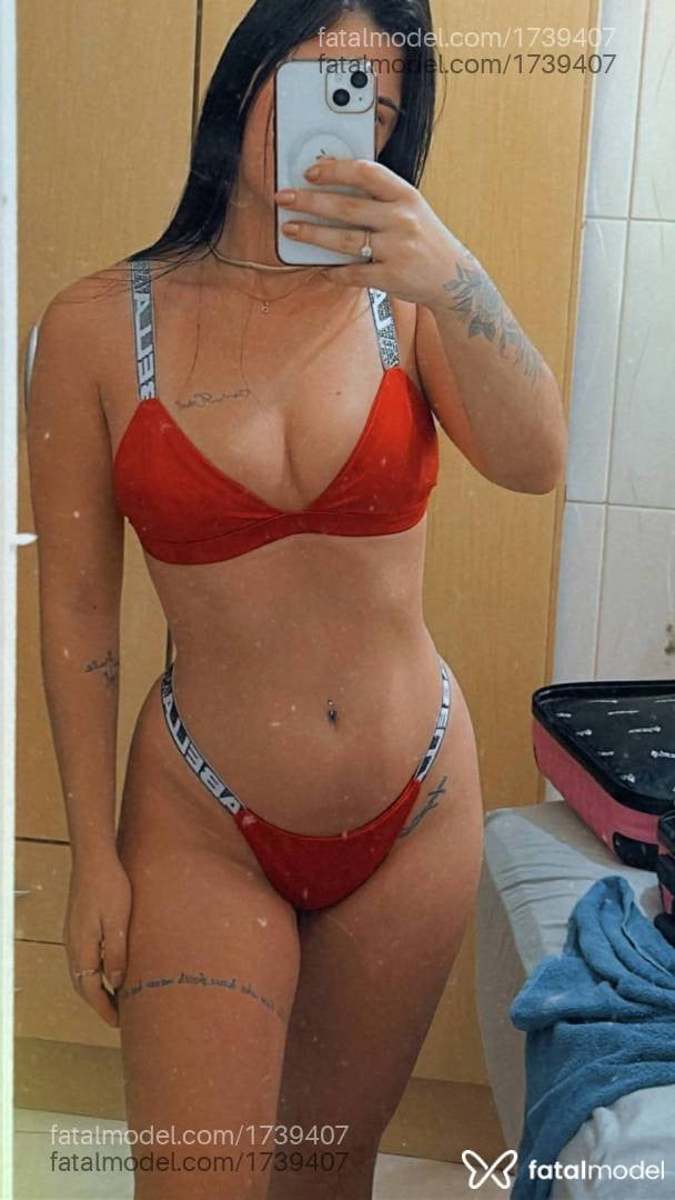 Acompanhante mulher com cabelo castanho de olhos azuis - Carol
