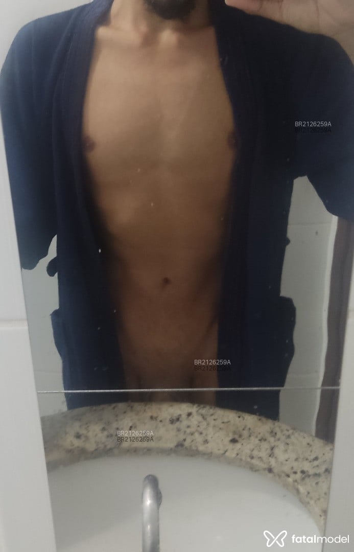 Acompanhante homem com cabelo castanho de olhos pretos - Marcosnovinho