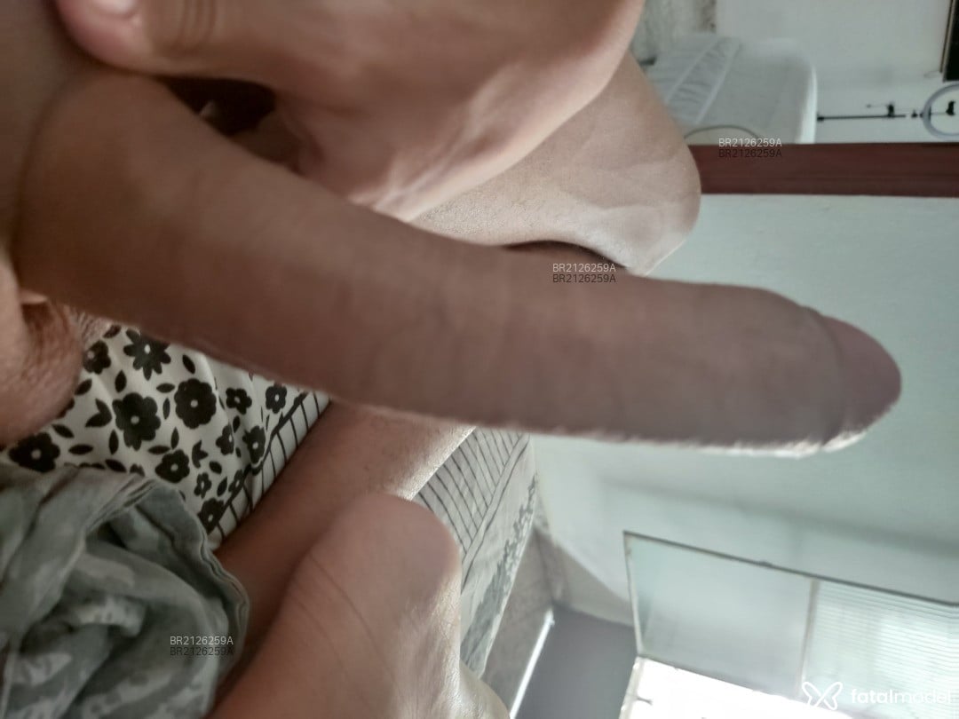 Acompanhante homem com cabelo castanho de olhos pretos - Marcosnovinho