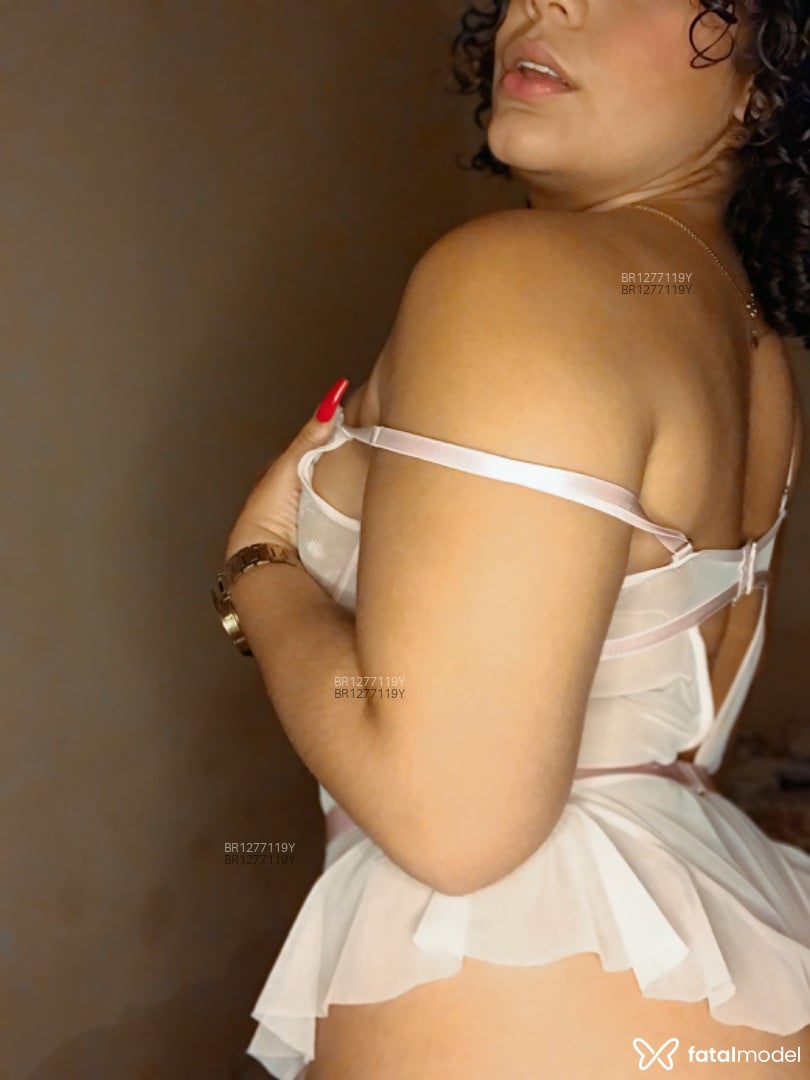 Acompanhante mulher com cabelo castanho de olhos castanhos - thais wholke