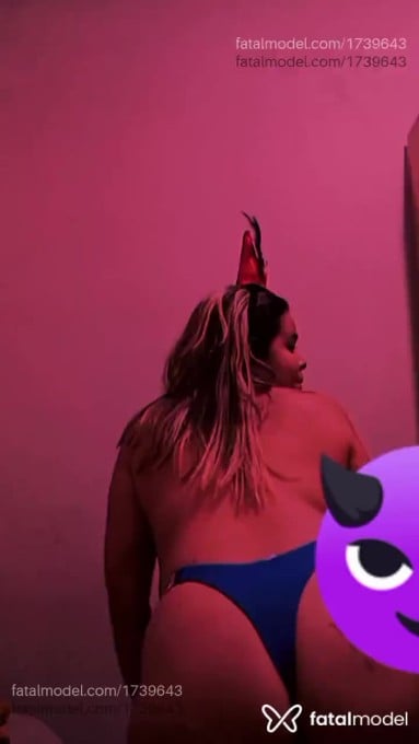 Acompanhante mulher com cabelo castanho de olhos mel - ReinaSexo Acompanhante mulher com cabelo castanho de olhos mel - ReinaSexo