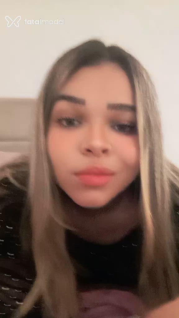 Acompanhante mulher com cabelo castanho de olhos mel - ReinaSexo Acompanhante mulher com cabelo castanho de olhos mel - ReinaSexo