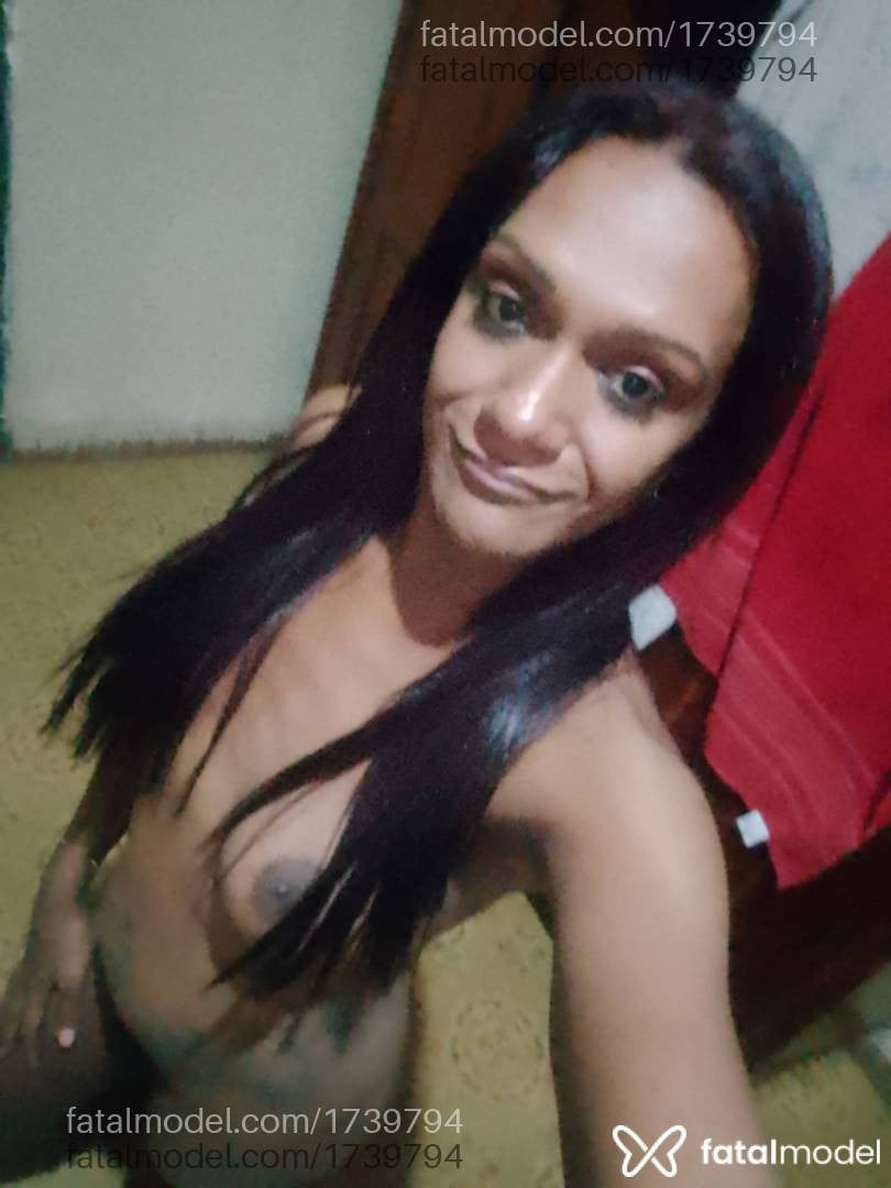 Acompanhante mulher trans ruiva (o) de olhos pretos - Veronica Franco