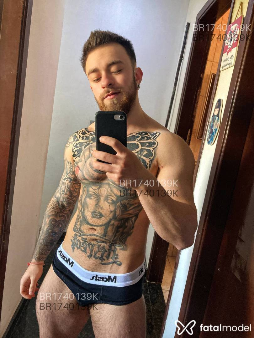 Acompanhante homem trans com cabelo castanho de olhos azuis em Rio de Janeiro - Ricardo Vieira