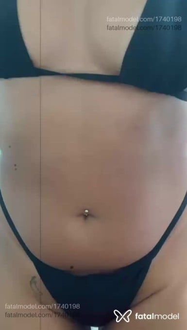 Acompanhante mulher loira (o) de olhos castanhos - Yanka Martins