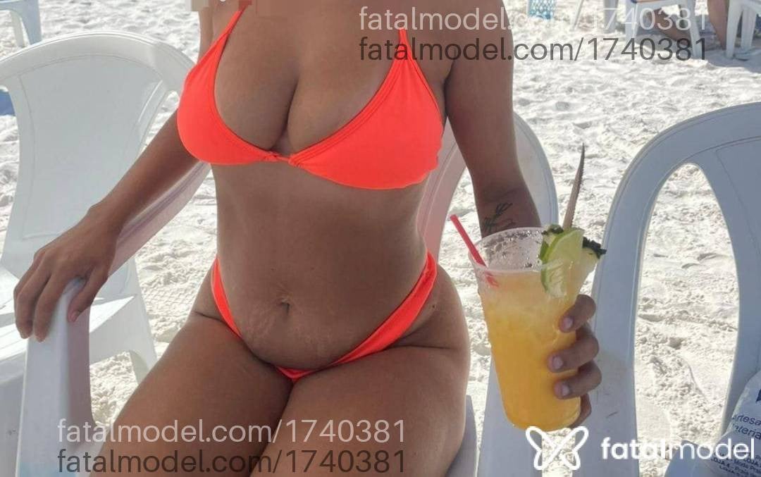Acompanhante mulher com cabelo castanho de olhos castanhos - Kelli