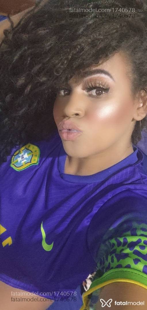 Acompanhante mulher com cabelo castanho de olhos castanhos em Casca Acompanhante mulher com cabelo castanho de olhos castanhos em Casca - Bombomagata