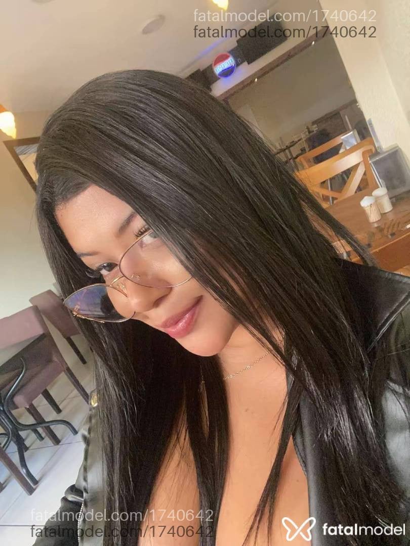 Acompanhante mulher morena (o) de olhos pretos - Amanda