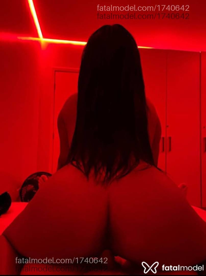 Acompanhante mulher morena (o) de olhos pretos - Amanda