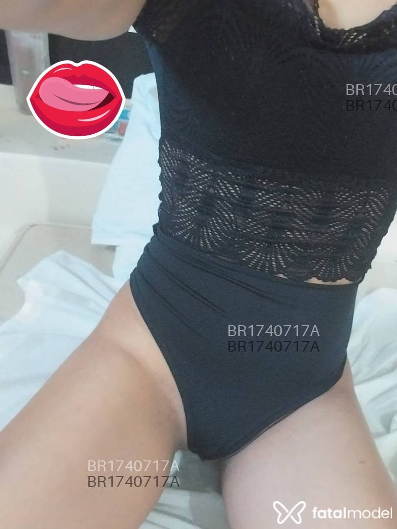 Acompanhante mulher morena (o) de olhos castanhos - Danny Acompanhante mulher morena (o) de olhos castanhos - Danny