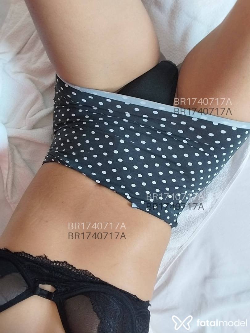 Acompanhante mulher morena (o) de olhos castanhos - Danny Acompanhante mulher morena (o) de olhos castanhos - Danny