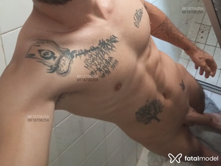 Acompanhante homem com cabelo castanho de olhos mel - Nando Acompanhante homem com cabelo castanho de olhos mel - Nando