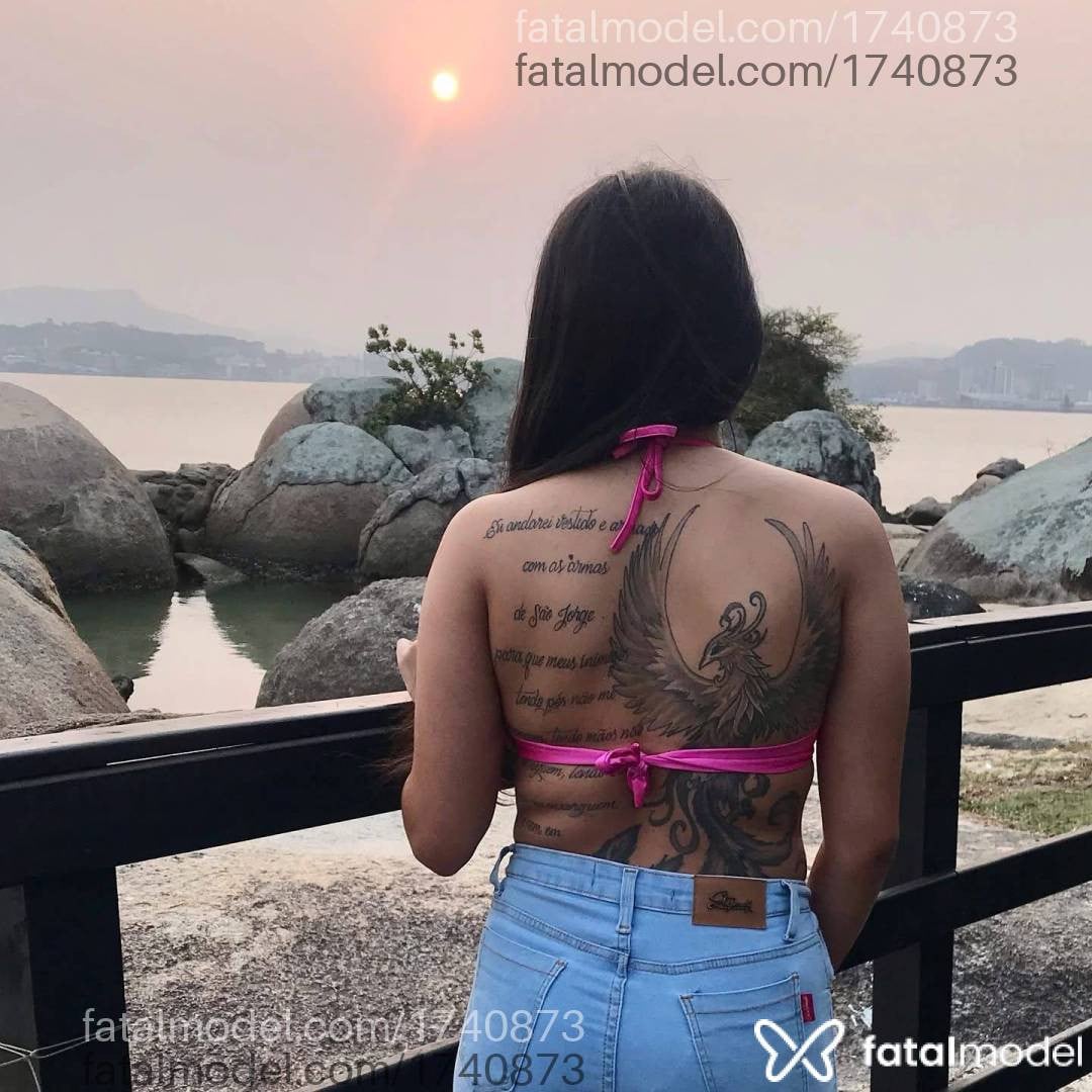 Acompanhante mulher morena (o) de olhos mel - Jade