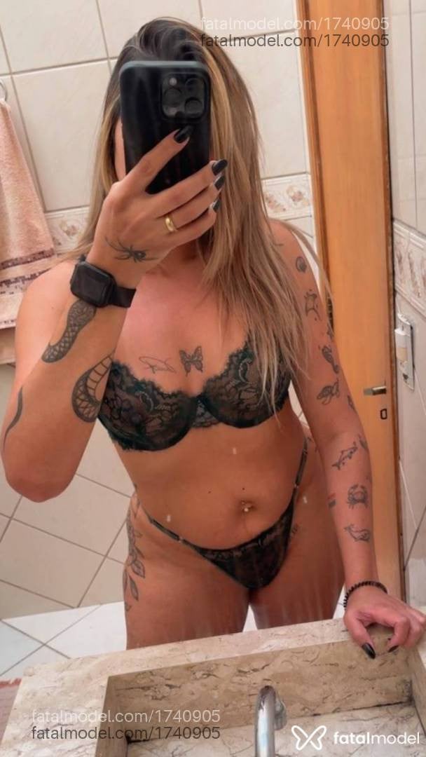 Acompanhante mulher loira (o) de olhos castanhos - Carla
