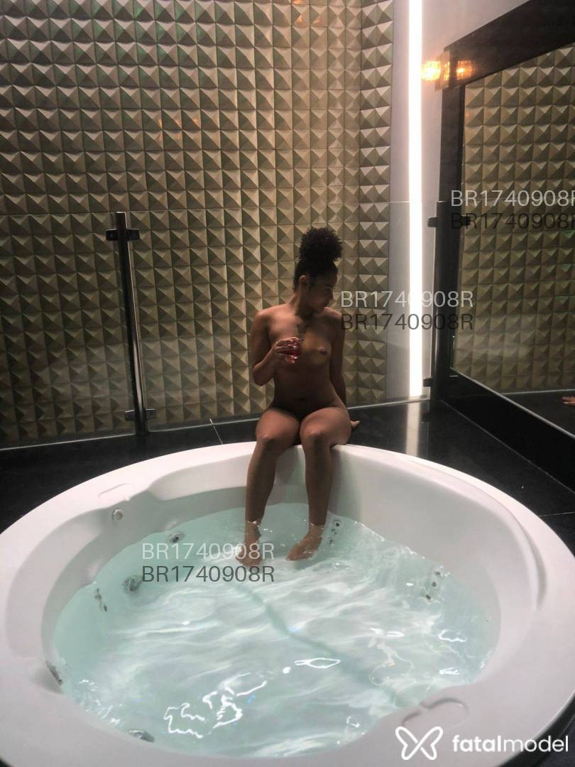 Acompanhante mulher morena (o) de olhos castanhos em Ipatinga - Jade Picon