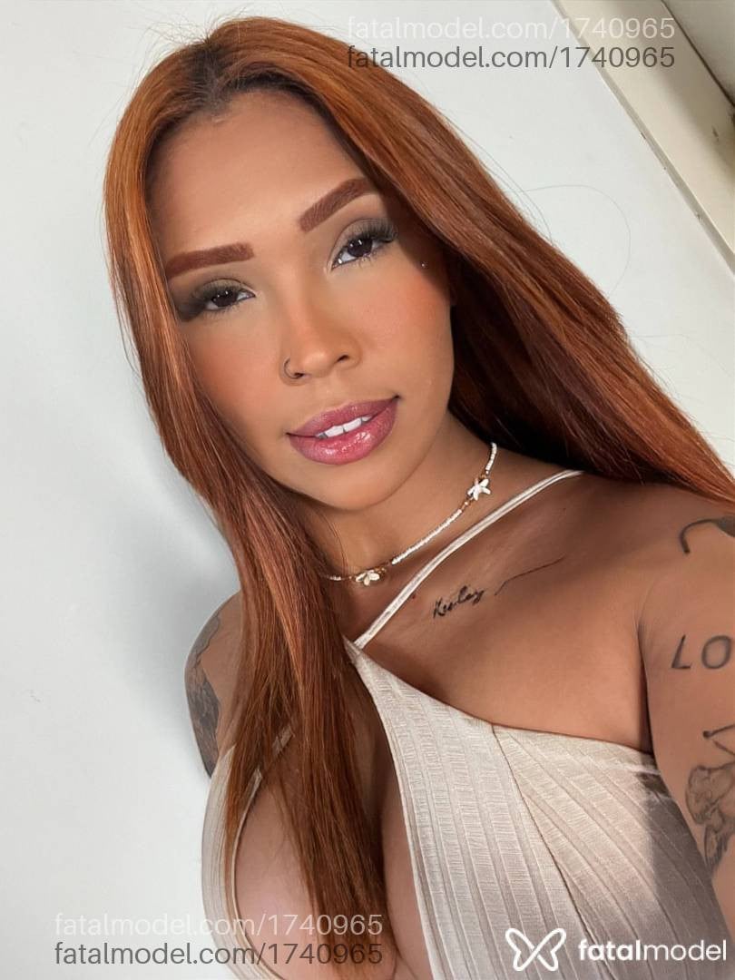 Acompanhante mulher ruiva (o) de olhos castanhos em Araxá - Lya