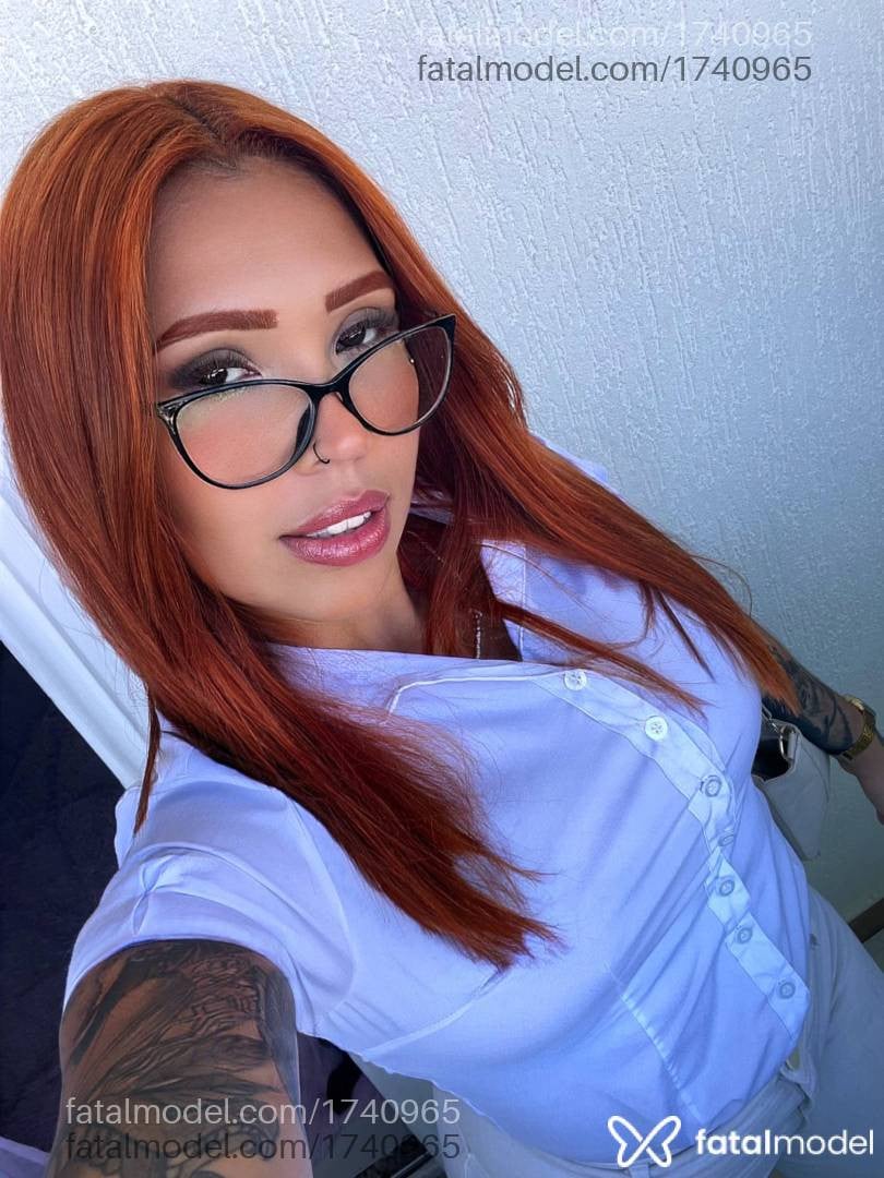 Acompanhante mulher ruiva (o) de olhos castanhos em Araxá - Lya