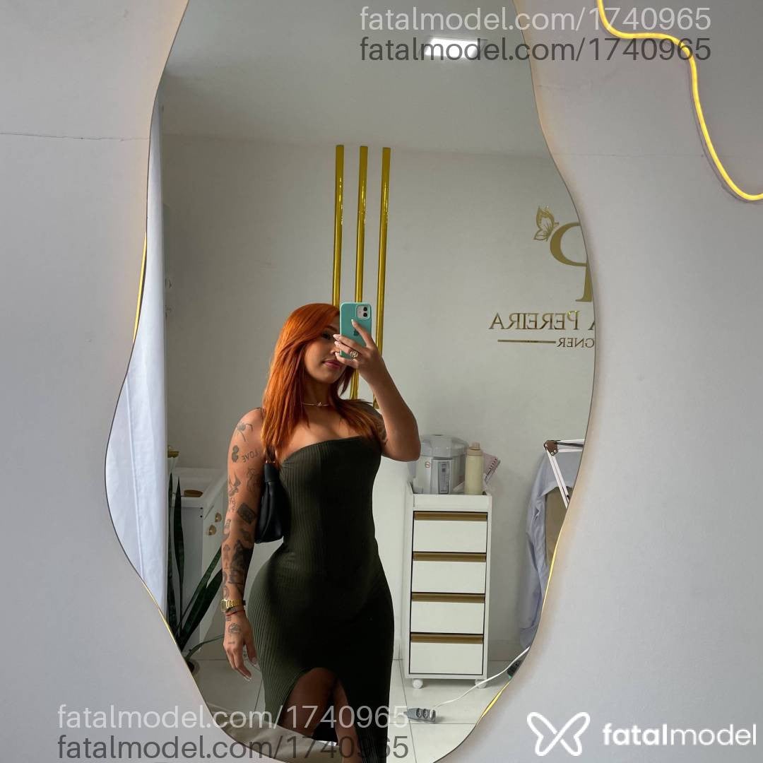 Acompanhante mulher ruiva (o) de olhos castanhos em Araxá - Lya