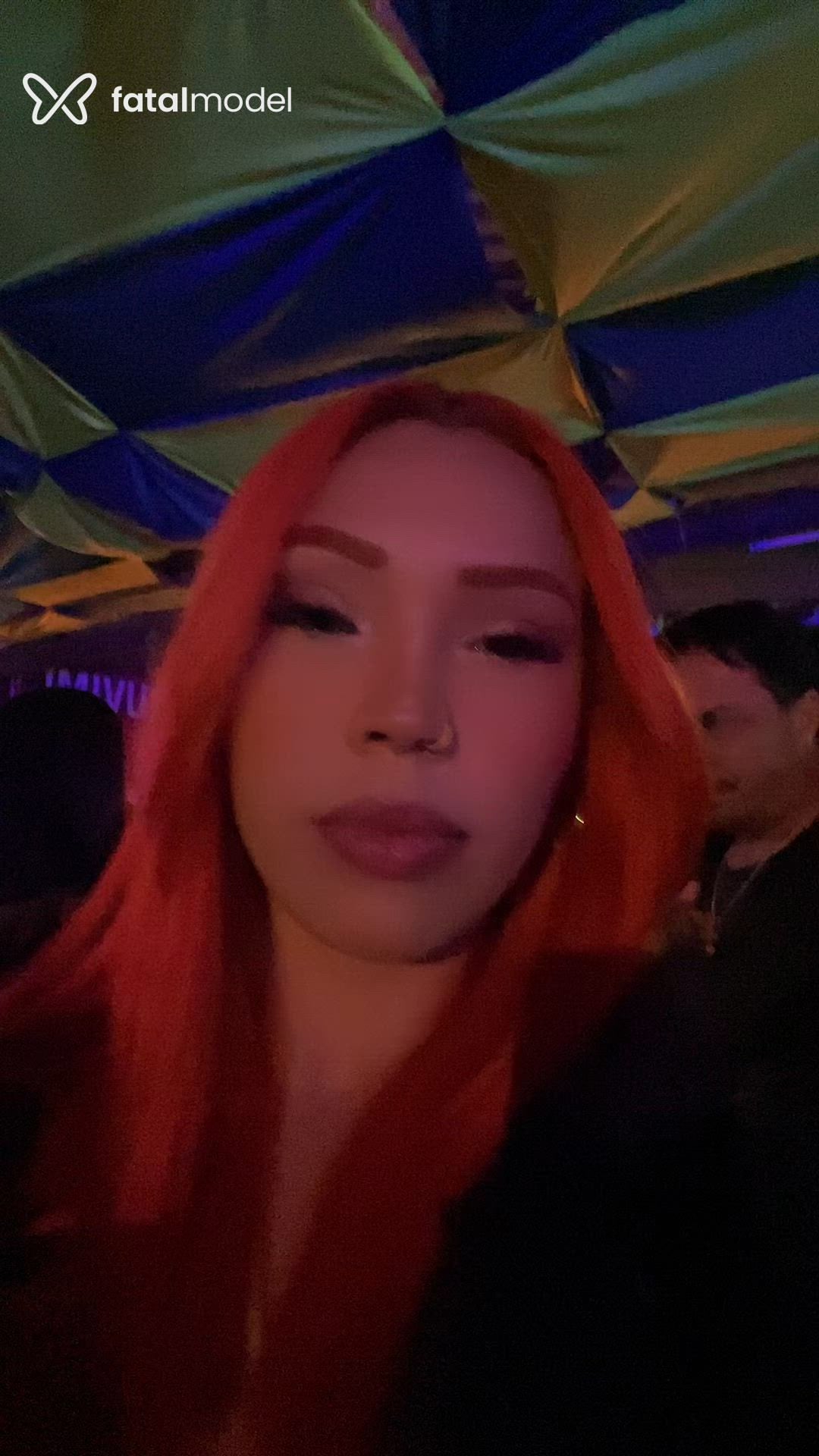 Acompanhante mulher ruiva (o) de olhos castanhos - Lya