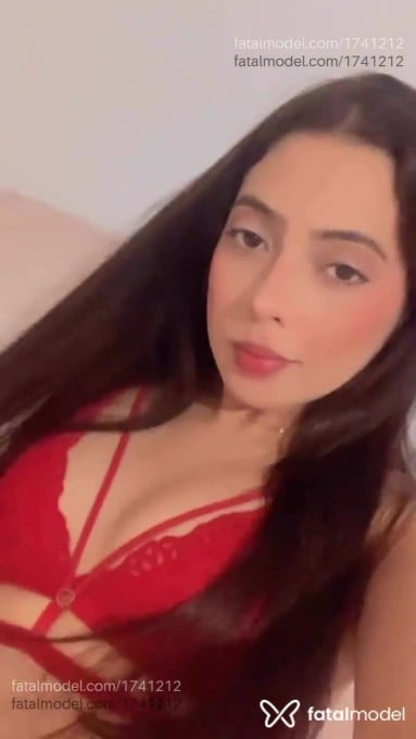 Acompanhante mulher com cabelo castanho de olhos castanhos em Arcos Acompanhante mulher com cabelo castanho de olhos castanhos em Arcos - Julie Cardoso