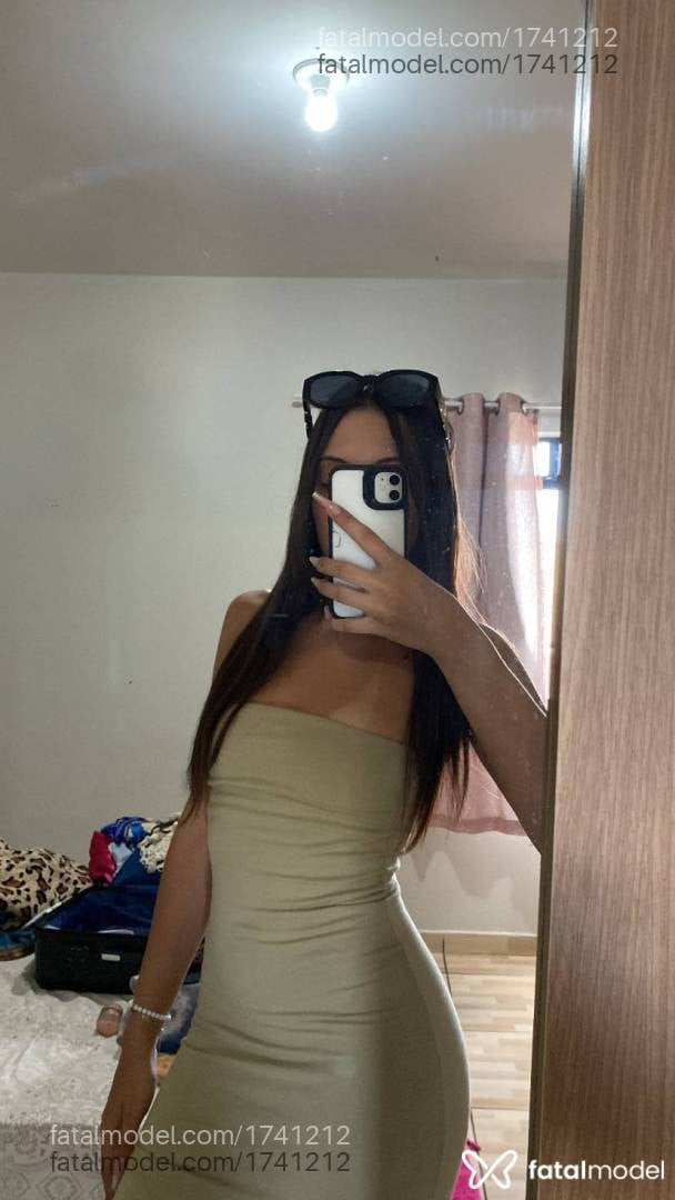 Acompanhante mulher com cabelo castanho de olhos castanhos em Arcos Acompanhante mulher com cabelo castanho de olhos castanhos em Arcos - Julie Cardoso