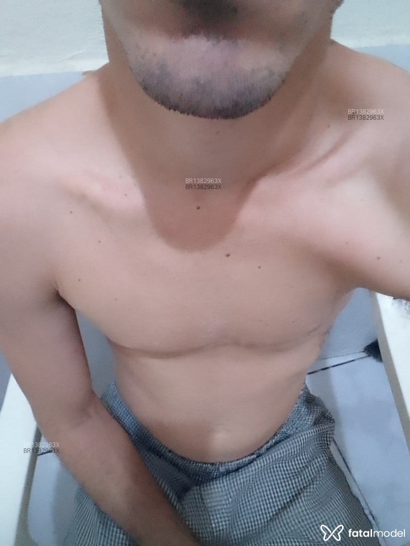 Acompanhante homem com cabelo castanho de olhos castanhos em Porto Velho Acompanhante homem com cabelo castanho de olhos castanhos em Porto Velho - Biel