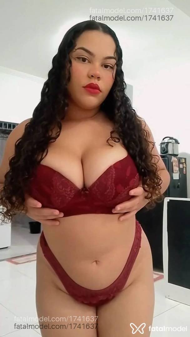 Acompanhante mulher com cabelo castanho de olhos castanhos - Bruna Gabrielle