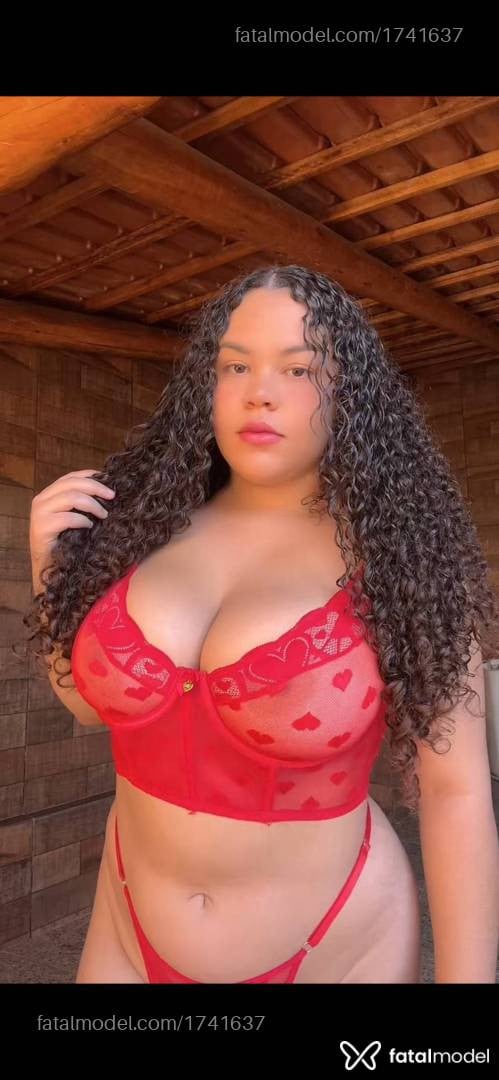 Acompanhante mulher com cabelo castanho de olhos castanhos em Capelinha - Bruna Gabrielle