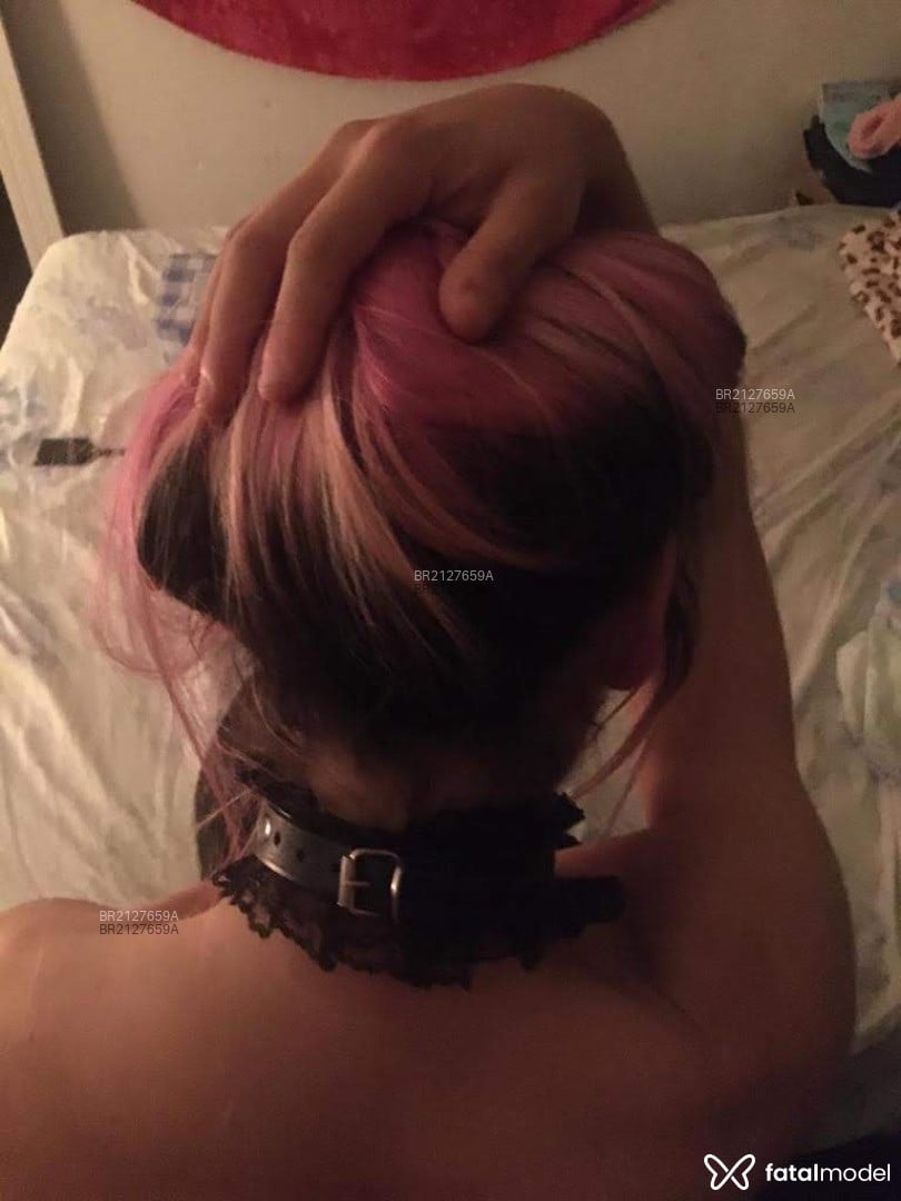 Acompanhante mulher com cabelo colorido de olhos verdes em São Paulo - Strelinhasuch