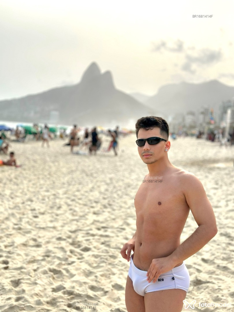 Acompanhante homem com cabelo castanho de olhos castanhos em São Paulo Acompanhante homem com cabelo castanho de olhos castanhos em São Paulo - Henrique