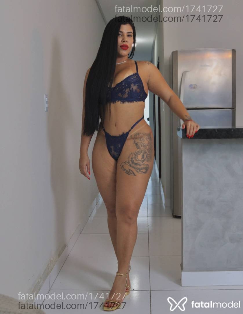Acompanhante mulher morena (o) de olhos castanhos - Rubi Peres