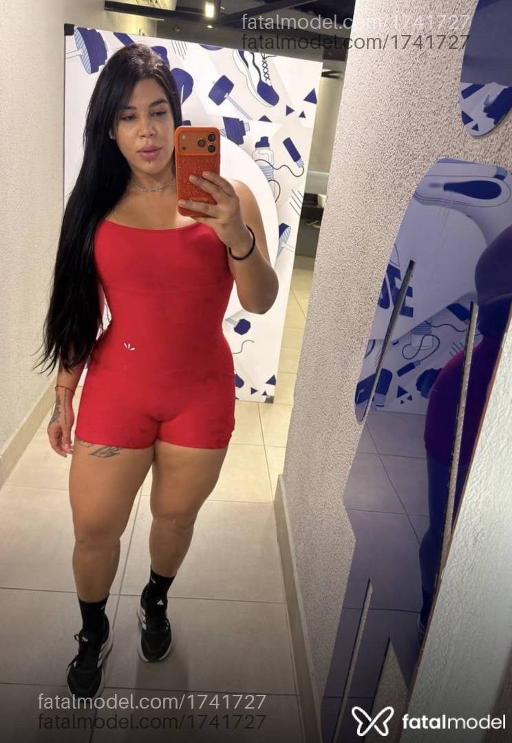 Acompanhante mulher morena (o) de olhos castanhos - Rubi Peres