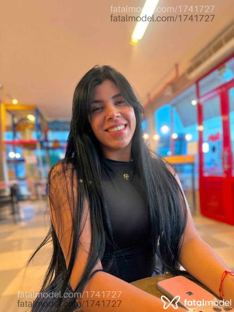 Acompanhante mulher morena (o) de olhos castanhos - Rubi Peres