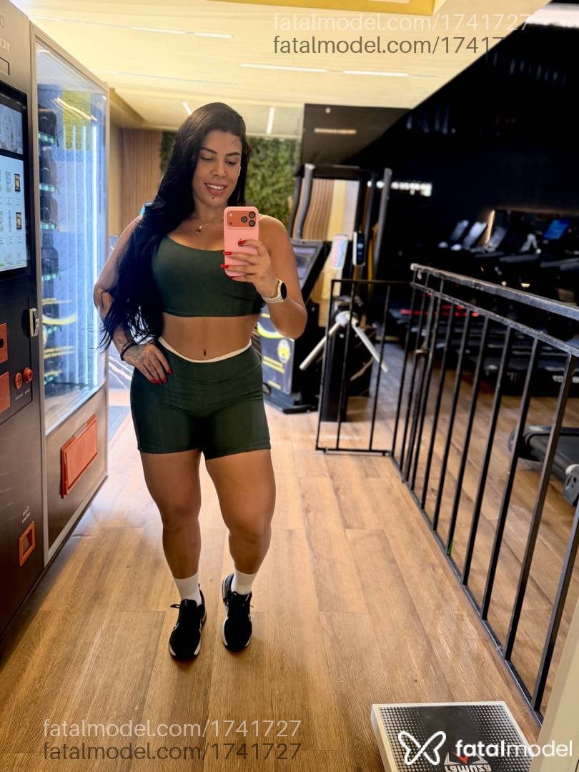 Acompanhante mulher morena (o) de olhos castanhos - Rubi Peres