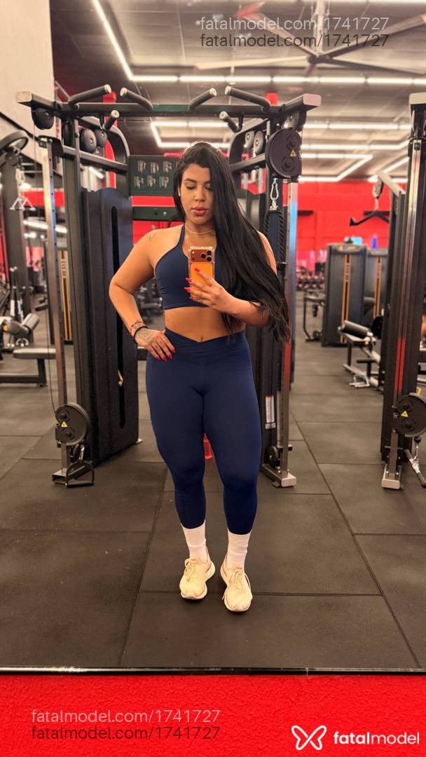 Acompanhante mulher morena (o) de olhos castanhos - Rubi Peres