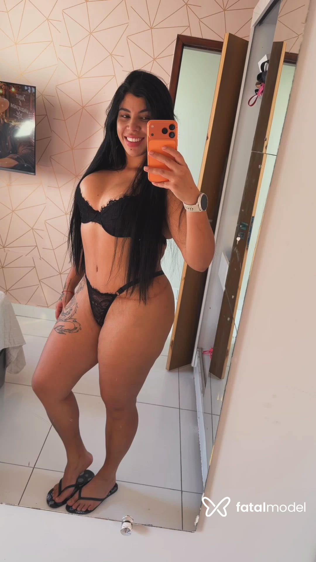 Acompanhante mulher morena (o) de olhos castanhos - Rubi Peres