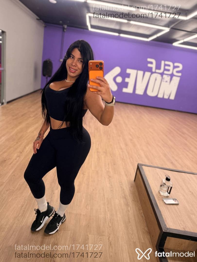 Acompanhante mulher morena (o) de olhos castanhos - Rubi Peres