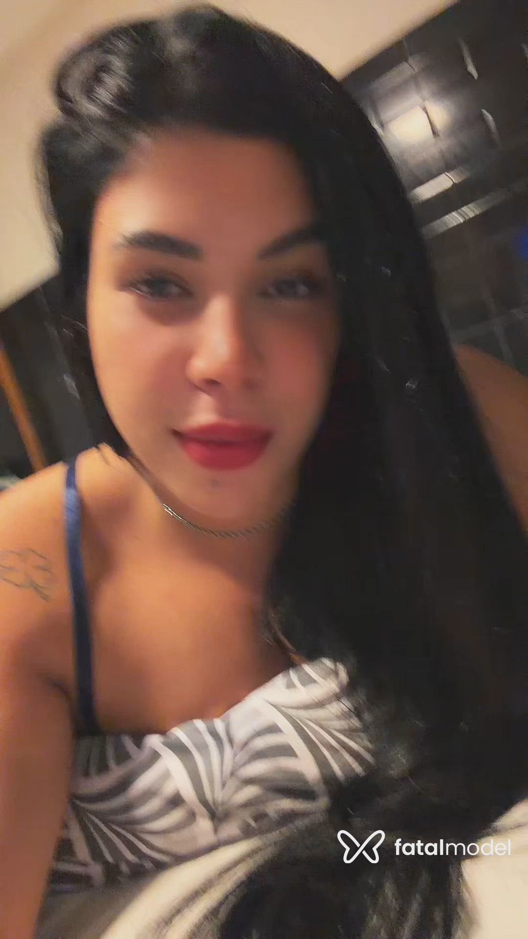 Acompanhante mulher morena (o) de olhos castanhos - Rubi Peres Acompanhante mulher morena (o) de olhos castanhos - Rubi Peres